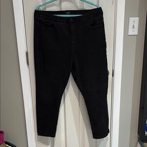 Sleek Black Jeans for a Modern Look